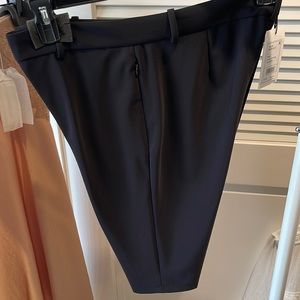 Theory size 8 Ponte Tailor Bermuda short in Black